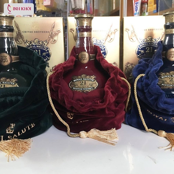 Chai Chivas 21 sứ thủ công màu xanh sapphire