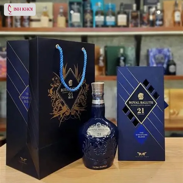 Cửa hàng Rượu ngoại Minh Khôi trưng bày Chivas 21