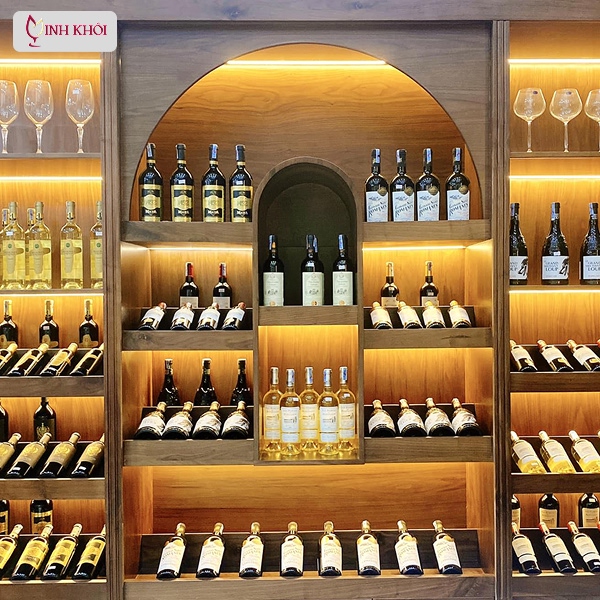 vTem nhập khẩu và nhãn mác đầy đủ trên chai rượu ngoại